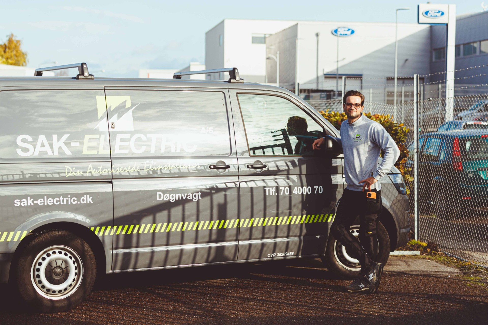 SAK-Electric autoriseret elektriker ved servicebil